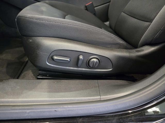 Chevrolet Malibu Vehicle Full-screen Gallery Image 30