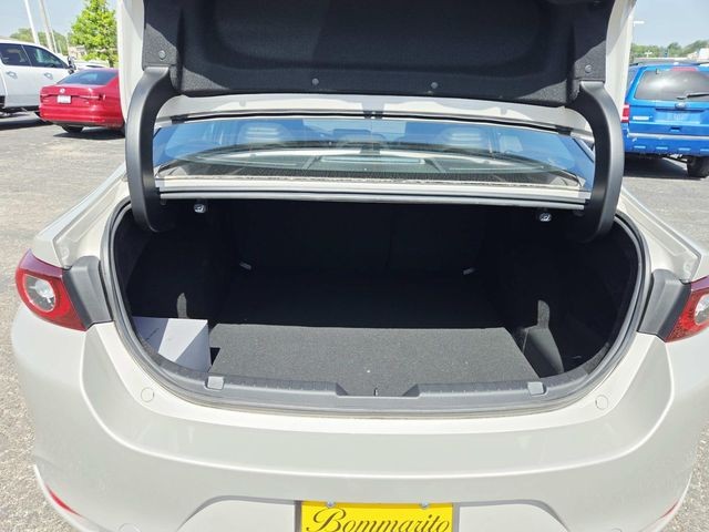 Mazda Mazda3 Vehicle Full-screen Gallery Image 10