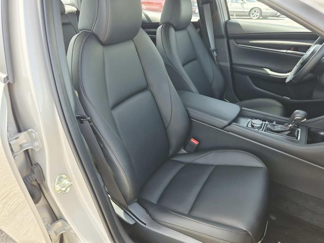 Mazda Mazda3 Vehicle Full-screen Gallery Image 12