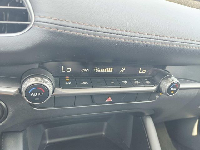 Mazda Mazda3 Vehicle Full-screen Gallery Image 22