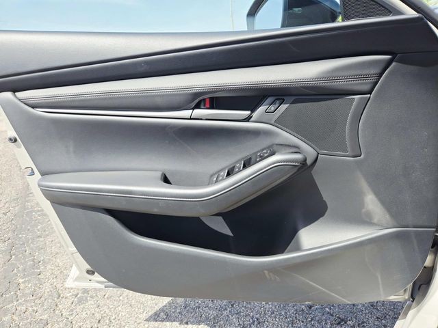 Mazda Mazda3 Vehicle Full-screen Gallery Image 28