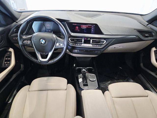 BMW 2 Series Vehicle Full-screen Gallery Image 06