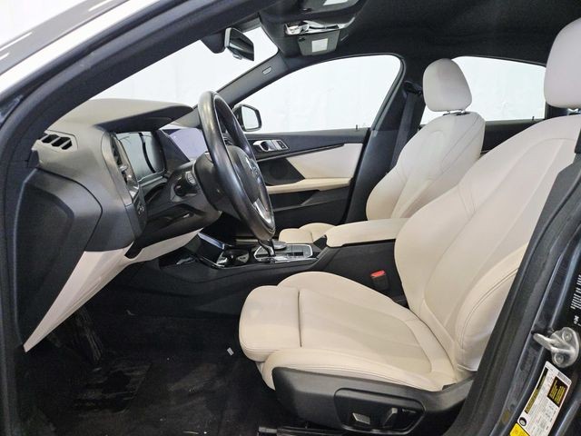 BMW 2 Series Vehicle Full-screen Gallery Image 08