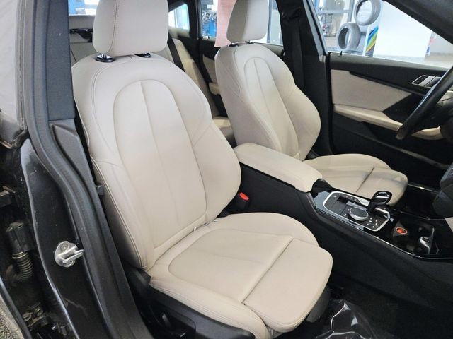 BMW 2 Series Vehicle Full-screen Gallery Image 12