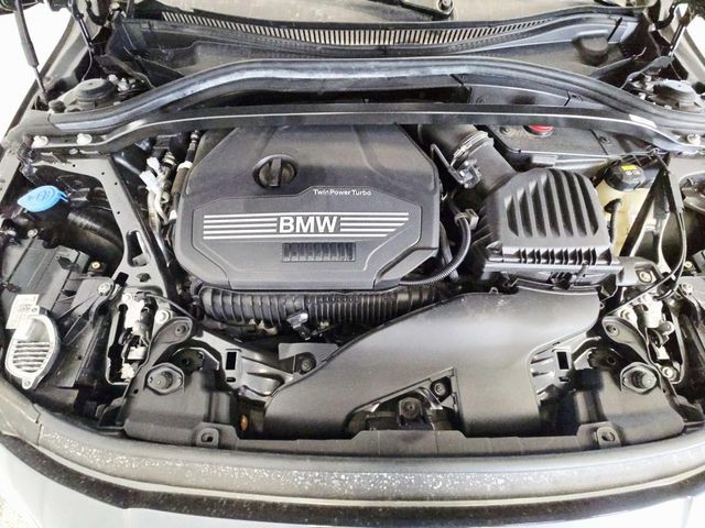 BMW 2 Series Vehicle Full-screen Gallery Image 13