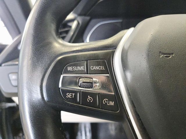 BMW 2 Series Vehicle Full-screen Gallery Image 16