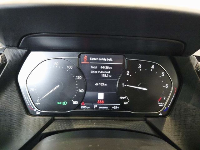 BMW 2 Series Vehicle Full-screen Gallery Image 18