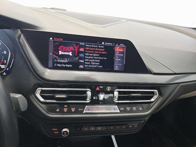 BMW 2 Series Vehicle Full-screen Gallery Image 20