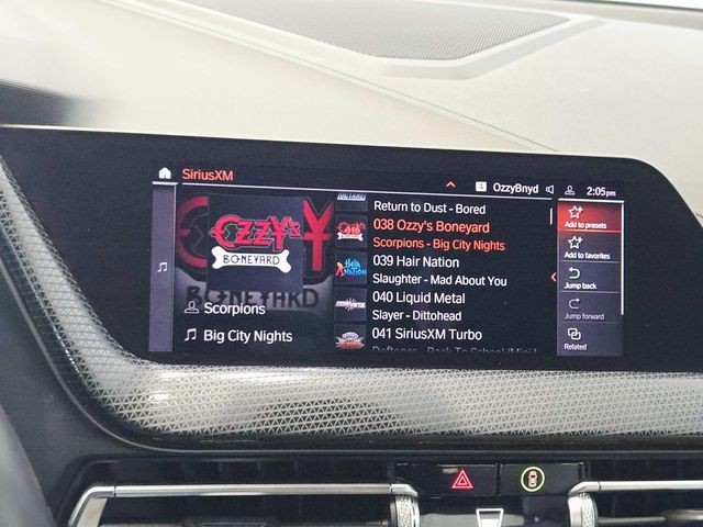 BMW 2 Series Vehicle Full-screen Gallery Image 21