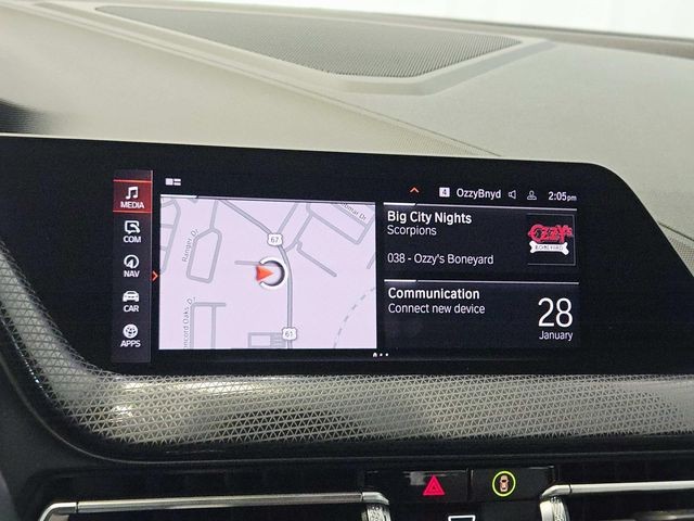 BMW 2 Series Vehicle Full-screen Gallery Image 22