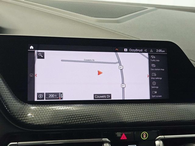 BMW 2 Series Vehicle Full-screen Gallery Image 23