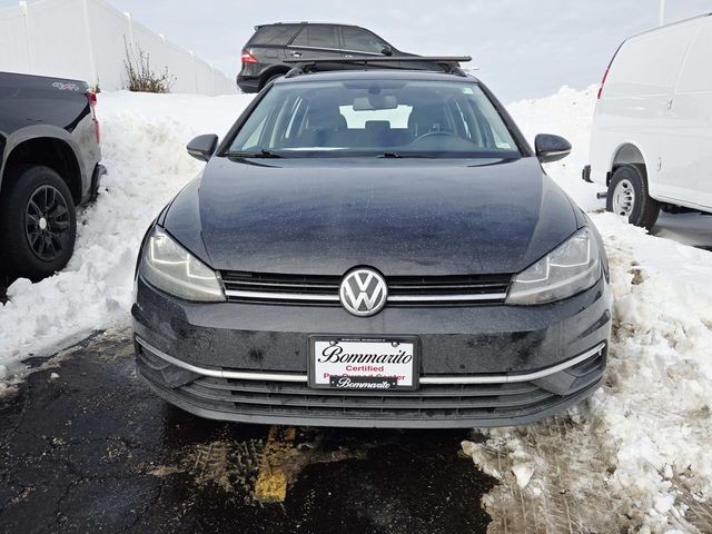 Volkswagen Golf SportWagen Vehicle Full-screen Gallery Image 03