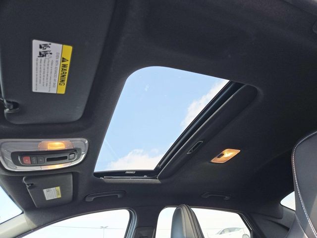 Hyundai Elantra N Vehicle Full-screen Gallery Image 06