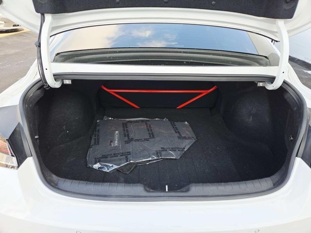 Hyundai Elantra N Vehicle Full-screen Gallery Image 11