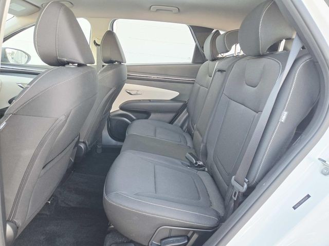 Hyundai Tucson Vehicle Full-screen Gallery Image 09