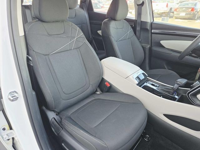 Hyundai Tucson Vehicle Full-screen Gallery Image 12