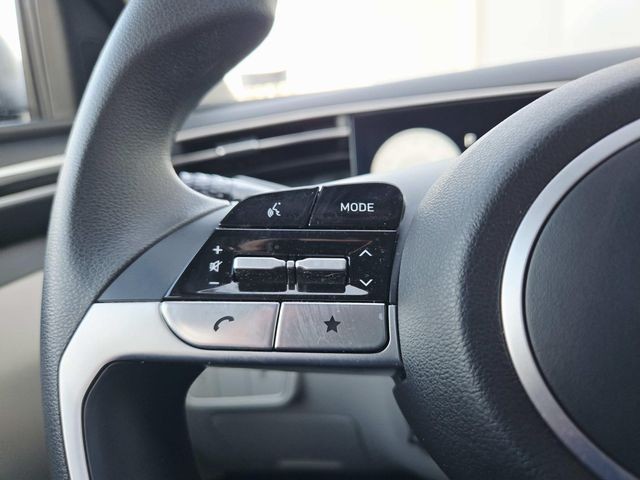 Hyundai Tucson Vehicle Full-screen Gallery Image 16