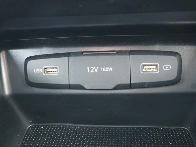 Hyundai Tucson Vehicle Full-screen Gallery Image 24