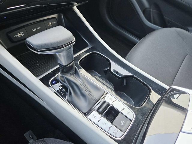 Hyundai Tucson Vehicle Full-screen Gallery Image 25