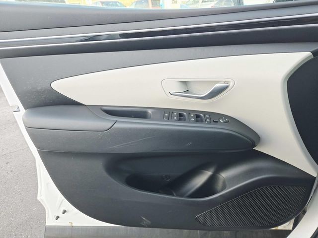 Hyundai Tucson Vehicle Full-screen Gallery Image 28