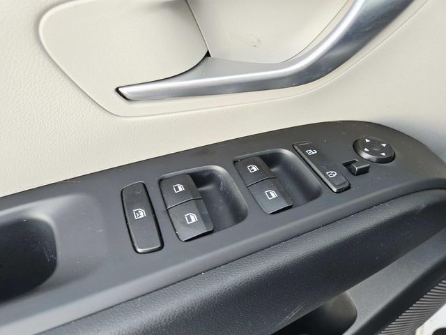 Hyundai Tucson Vehicle Full-screen Gallery Image 29