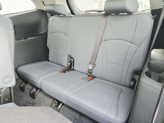 Buick Enclave Vehicle Full-screen Gallery Image 11