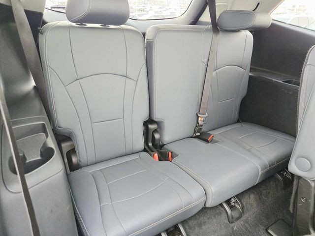 Buick Enclave Vehicle Full-screen Gallery Image 13