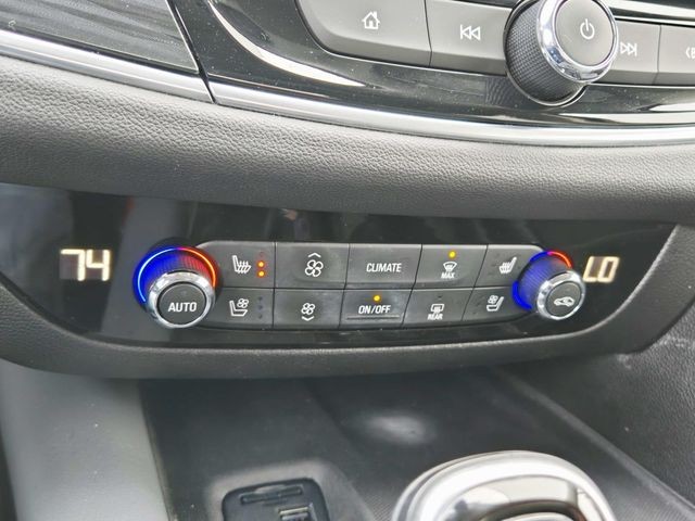 Buick Enclave Vehicle Full-screen Gallery Image 27