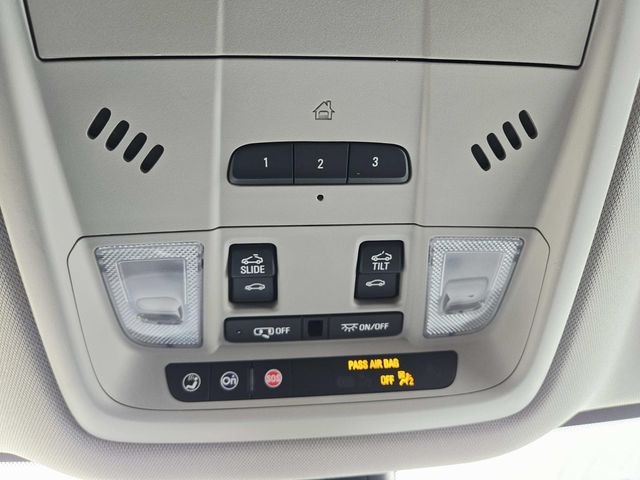 Buick Enclave Vehicle Full-screen Gallery Image 32