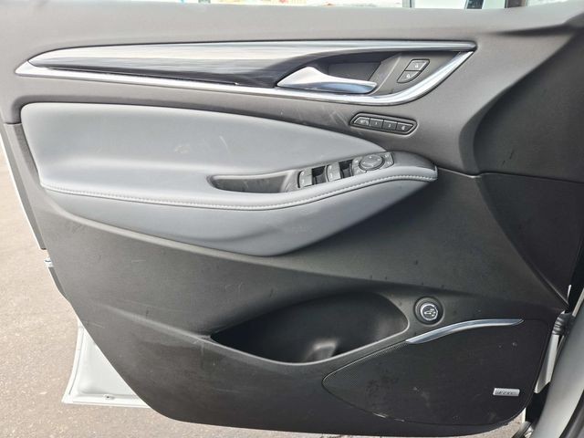 Buick Enclave Vehicle Full-screen Gallery Image 33