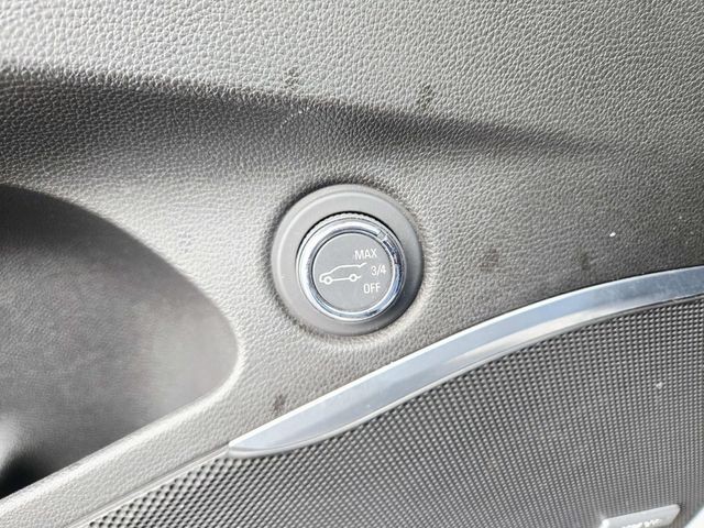 Buick Enclave Vehicle Full-screen Gallery Image 35