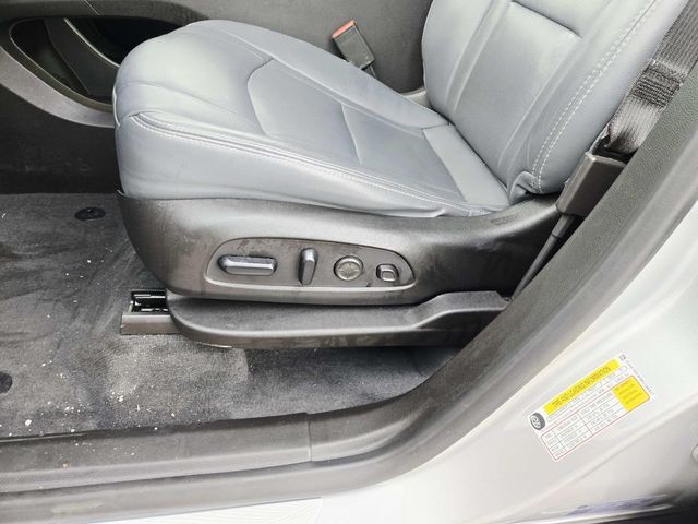 Buick Enclave Vehicle Full-screen Gallery Image 37