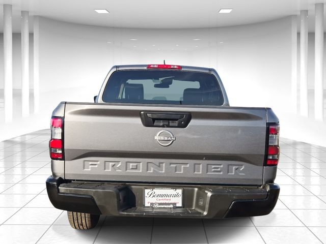 Nissan Frontier Vehicle Full-screen Gallery Image 04