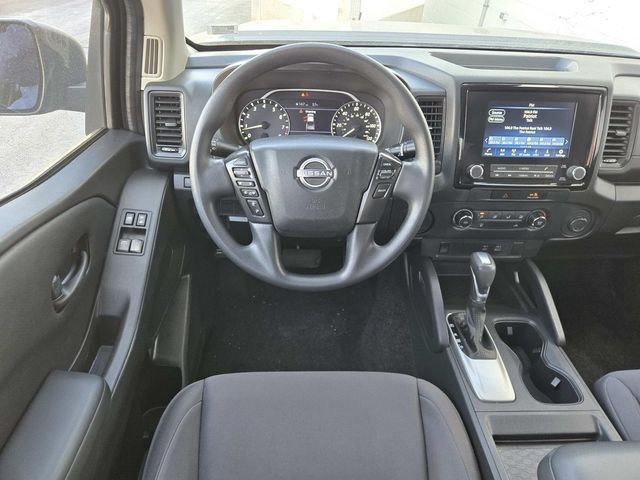 Nissan Frontier Vehicle Full-screen Gallery Image 07