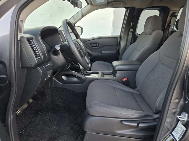 Nissan Frontier Vehicle Full-screen Gallery Image 08