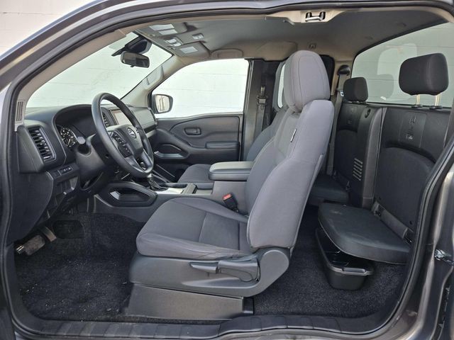 Nissan Frontier Vehicle Full-screen Gallery Image 10