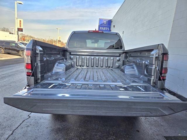 Nissan Frontier Vehicle Full-screen Gallery Image 11