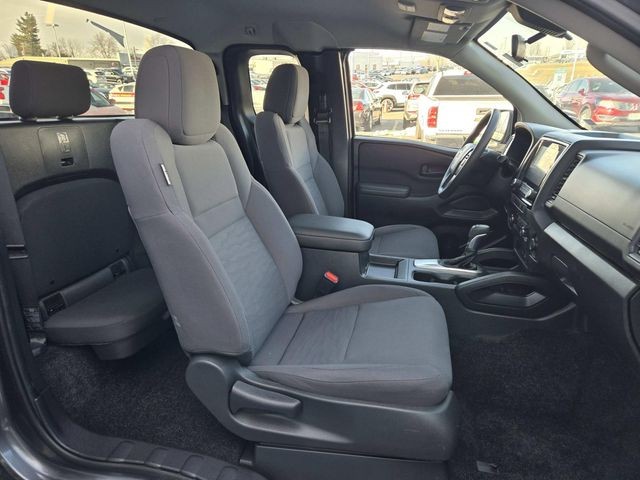 Nissan Frontier Vehicle Full-screen Gallery Image 13