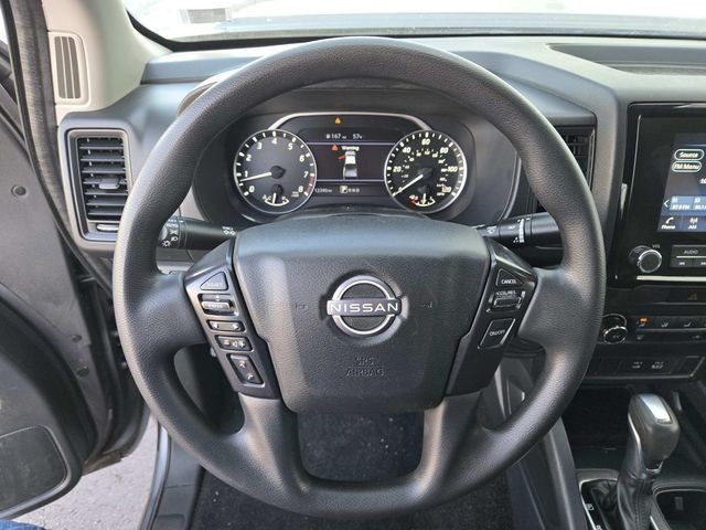 Nissan Frontier Vehicle Full-screen Gallery Image 16