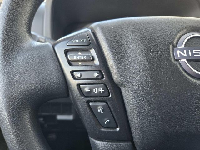 Nissan Frontier Vehicle Full-screen Gallery Image 17