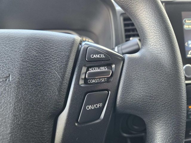 Nissan Frontier Vehicle Full-screen Gallery Image 18