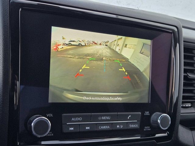 Nissan Frontier Vehicle Full-screen Gallery Image 23