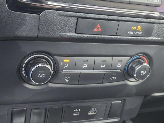 Nissan Frontier Vehicle Full-screen Gallery Image 24