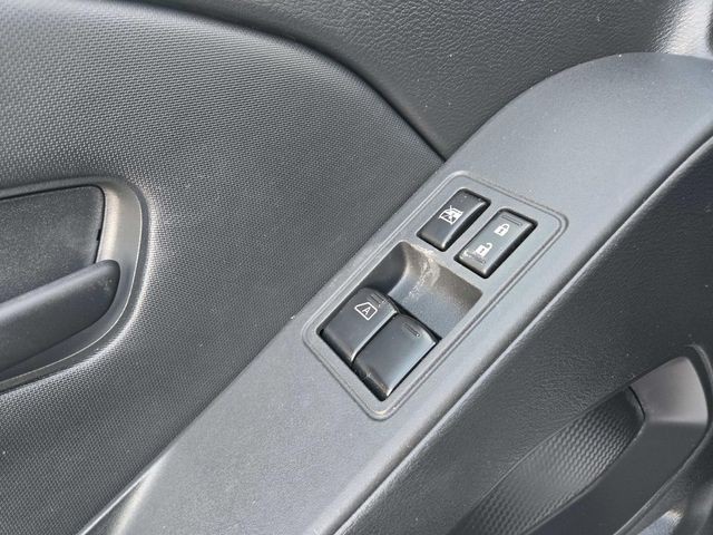 Nissan Frontier Vehicle Full-screen Gallery Image 30