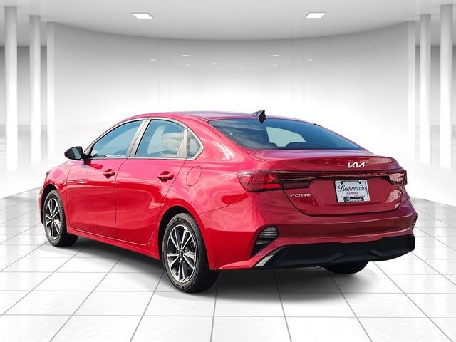 Kia Forte Vehicle Full-screen Gallery Image 03