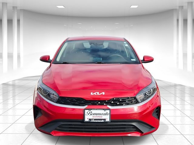 Kia Forte Vehicle Full-screen Gallery Image 05