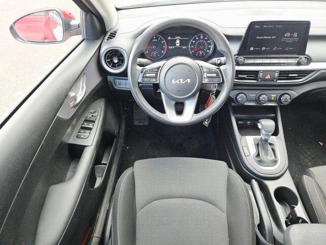 Kia Forte Vehicle Full-screen Gallery Image 07