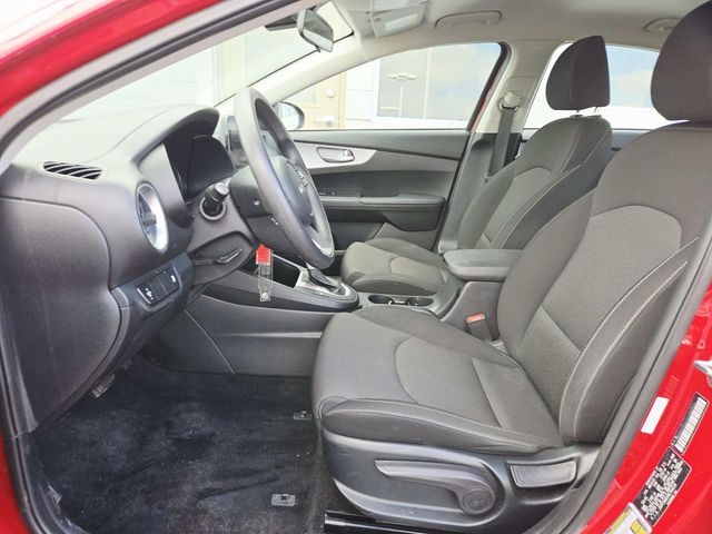 Kia Forte Vehicle Full-screen Gallery Image 08