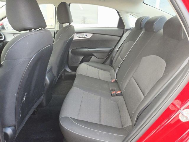 Kia Forte Vehicle Full-screen Gallery Image 09