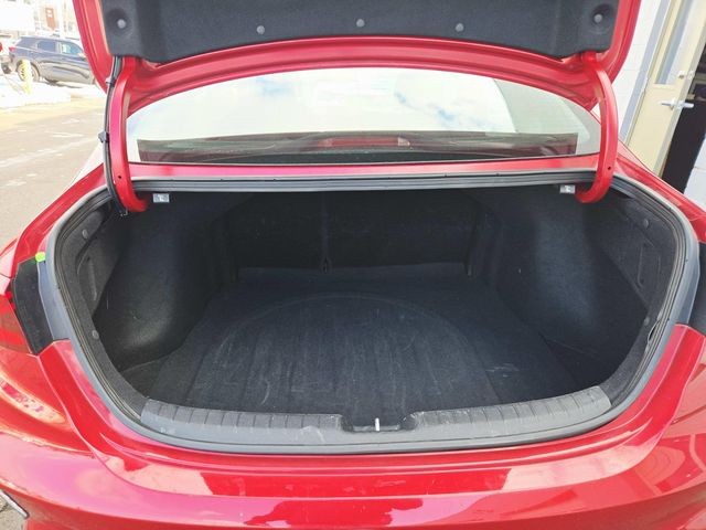 Kia Forte Vehicle Full-screen Gallery Image 10